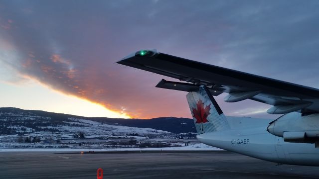 de Havilland Dash 8-300 (C-GABP) - Early morning at Kelowna International Airport 