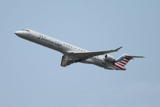 Canadair Regional Jet CRJ-900 (N565NN) - American Flight 5096 oeprated by PSA (N565NN) departs Sarasota-Bradenton International Airport enroute to Charlotte-Douglas International Airport