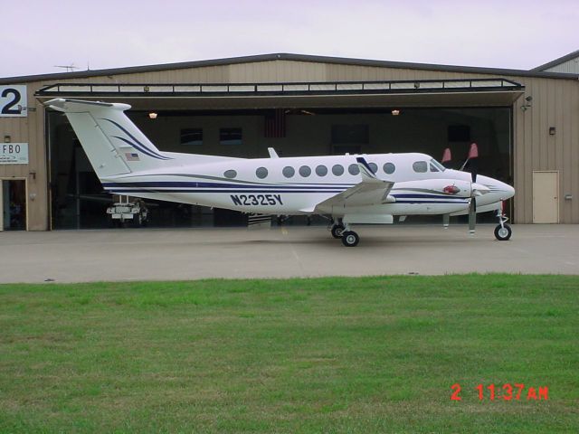 Beechcraft Super King Air 300 (N2325Y) - Parked on ramp 7/2/09