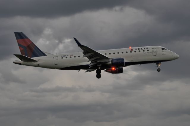 Embraer 170/175 (N201JQ) - Seen at KDCA on 5/9/2009.    Clouds and rain moving in quickly.