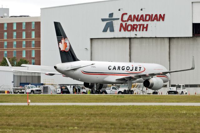 Boeing 757-200 (C-GVAJ)