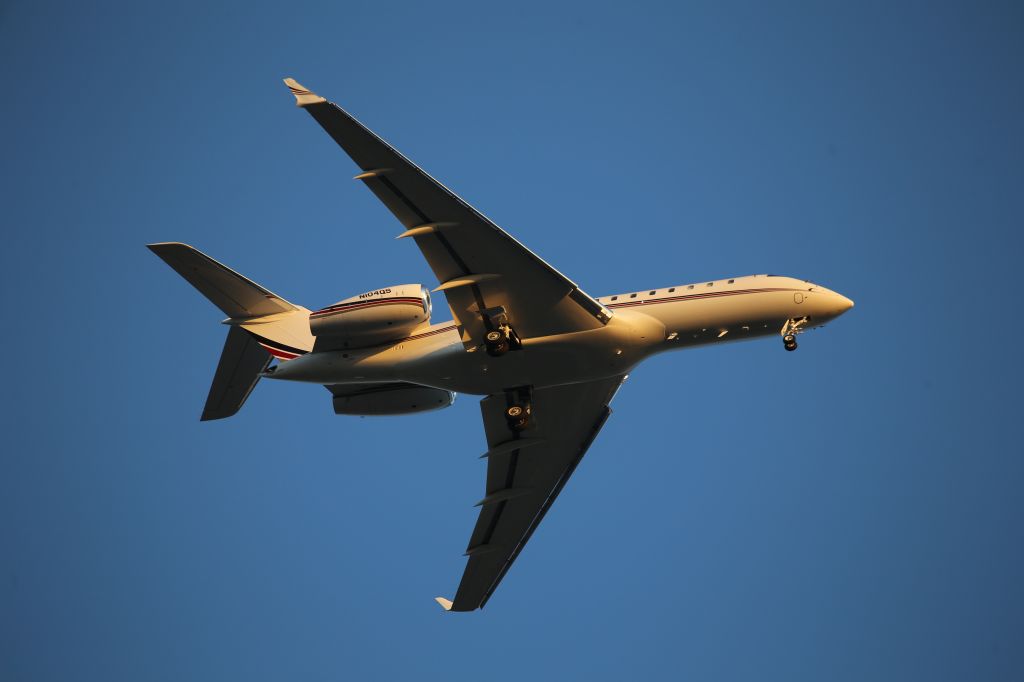 Bombardier Global 5000 (N104QS)