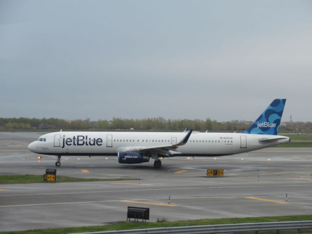 Airbus A321 (N929JB)