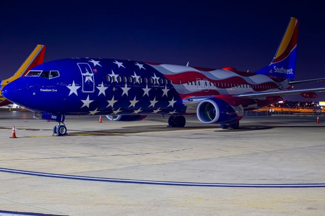 Boeing 737-700 (N500WR)