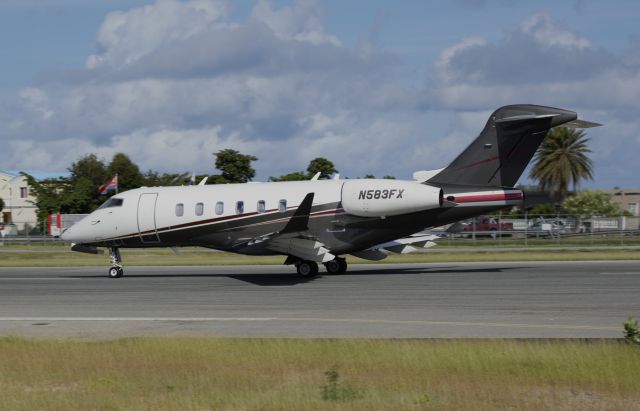 Canadair Challenger 350 (N583FX)