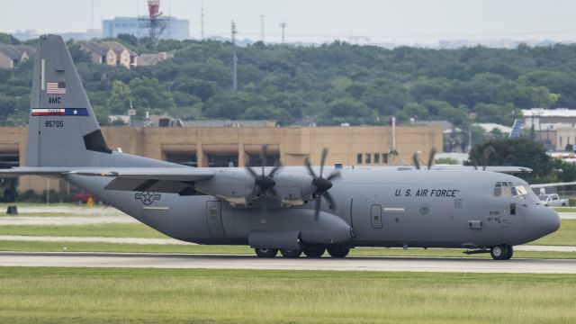 Lockheed C-130 Hercules (08-5705) - Arriving 13Rbr /6/10/17