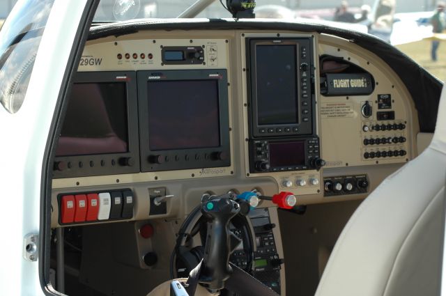 N829GW — - not sure what kind of plane this is, but its the panel for it, very nice glass panel