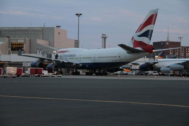 Boeing 747-400 (G-BNLT)