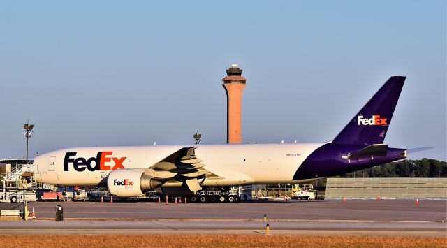 Boeing 777-200 (N851FD) - FedEx 77F during the Christmas season at IAH.