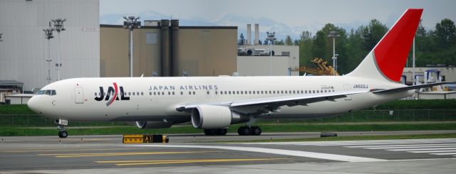 BOEING 767-300 (JA622J) - Japan Airlines 767-300 Taxing To Runway 16R at Paine Field.