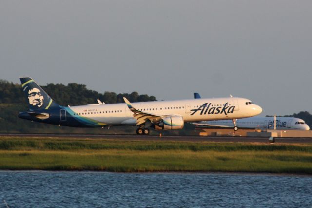 Airbus A321 (N929VA)