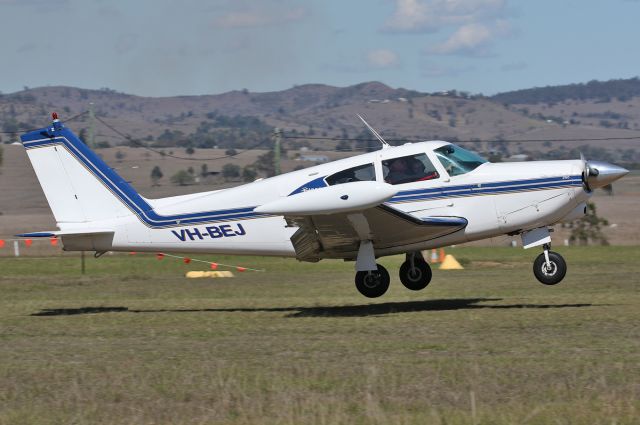 Piper PA-24 Comanche (VH-BEJ)