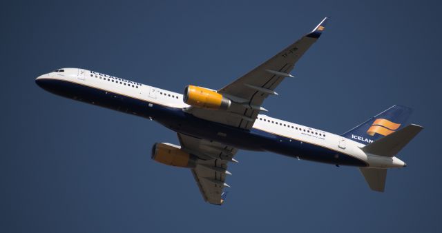 Boeing 757-200 (TF-FIN) - 34L Departure