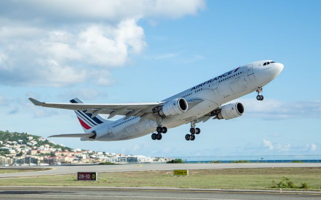 Airbus A330-200 (F-GZCL)