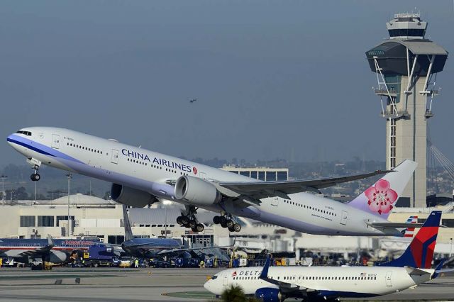 BOEING 777-300 (B-18052) - China Airlines Boeing 777-36NER B-18052 at KAX on January 19, 2015. It first flew on October 10, 2014. Its construction number is 41822. It was delivered to China Airlines on October 23, 2014. 