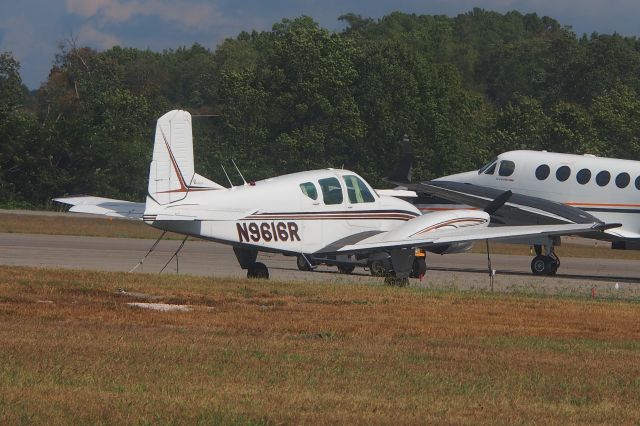 Beechcraft 55 Baron (N9616R)