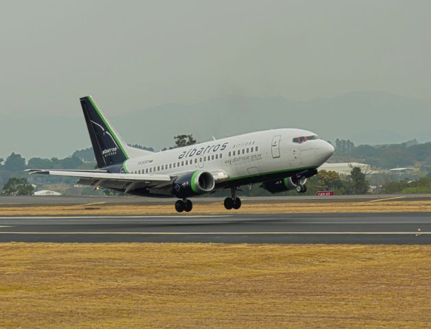 Boeing 737-700 (YV-3001)