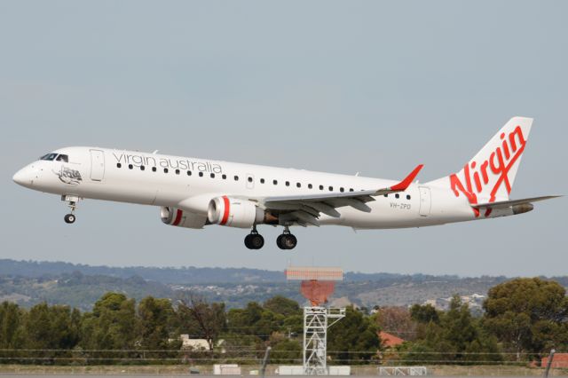 Embraer ERJ-190 (VH-ZPD) - About to put down on runway 05. Thursday, 8th May 2014.