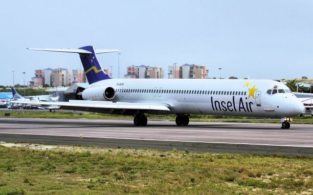 McDonnell Douglas MD-83 (PJ-MDB)