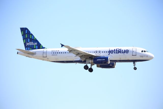 Airbus A320 (N593JB)