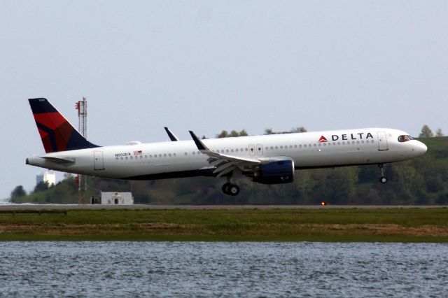 Airbus A321neo (N502DX) - One of the first two Delta A321 NEO's landing at Boston Logan on 5/18/22. 