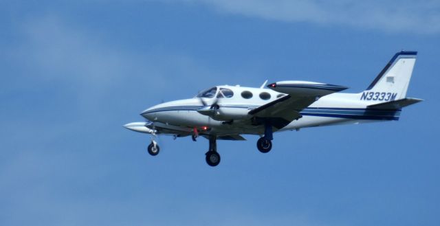 Cessna 340 (N3333M) - About to touch down is this 1981 Cessna 340A in the Summer of 2024.