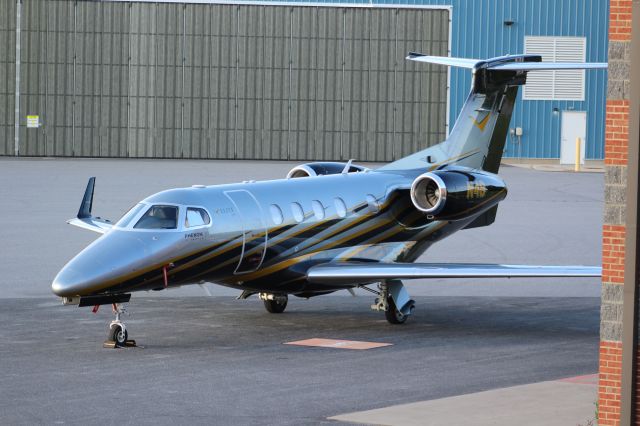 Embraer Phenom 300 (N4B)