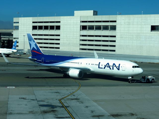 BOEING 767-300 (CC-CWV)