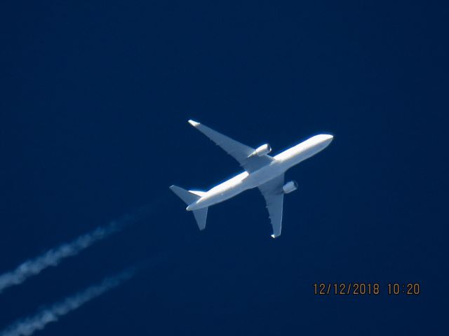 BOEING 767-300 (N347CM)