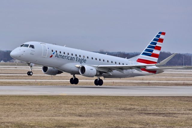 Embraer 170/175 (N240NN)