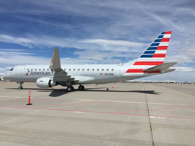 Embraer 170/175 (N210NN)