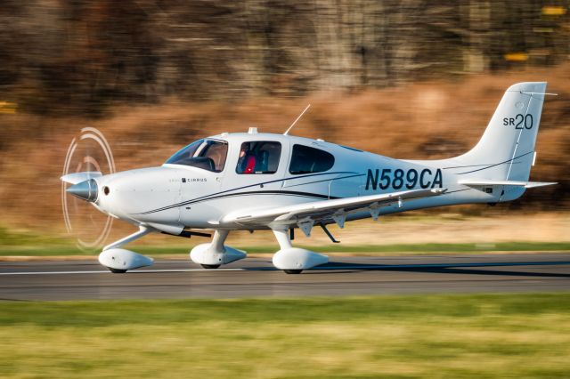 Cirrus SR-20 (N589CA) - Cirrus SR20 N589CA landing at KLOM