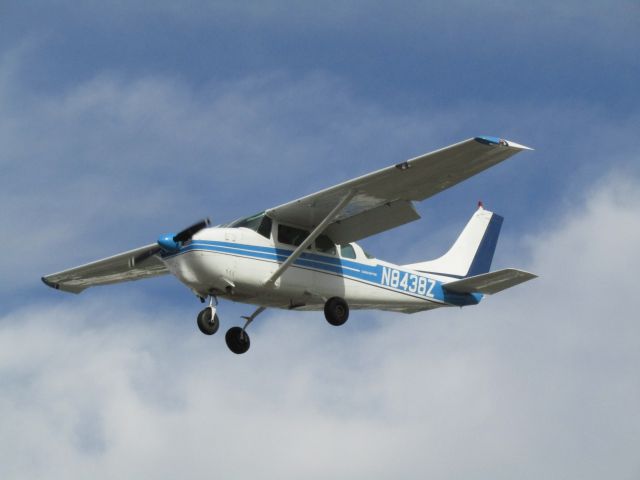 Cessna 205 (N8438Z) - Landing RWY 24