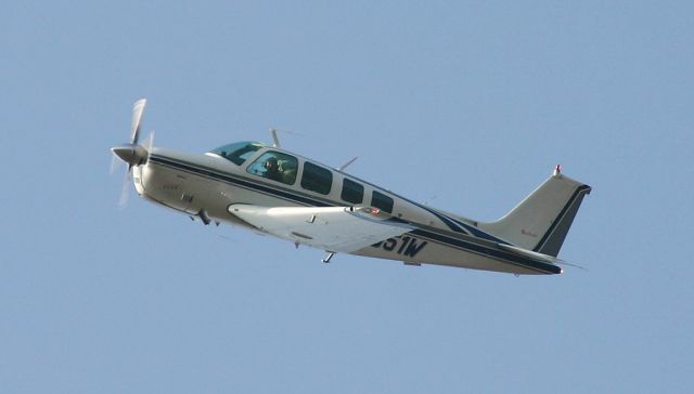 Beechcraft Bonanza (36) (NN2051W)