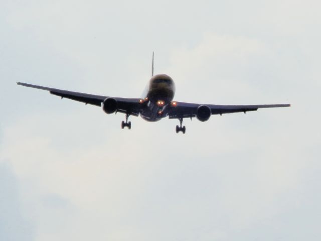 BOEING 767-200 (N798AX)