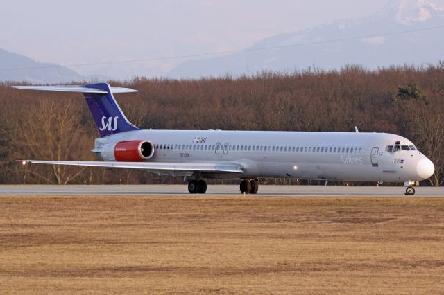 McDonnell Douglas MD-82 (SE-DIK)