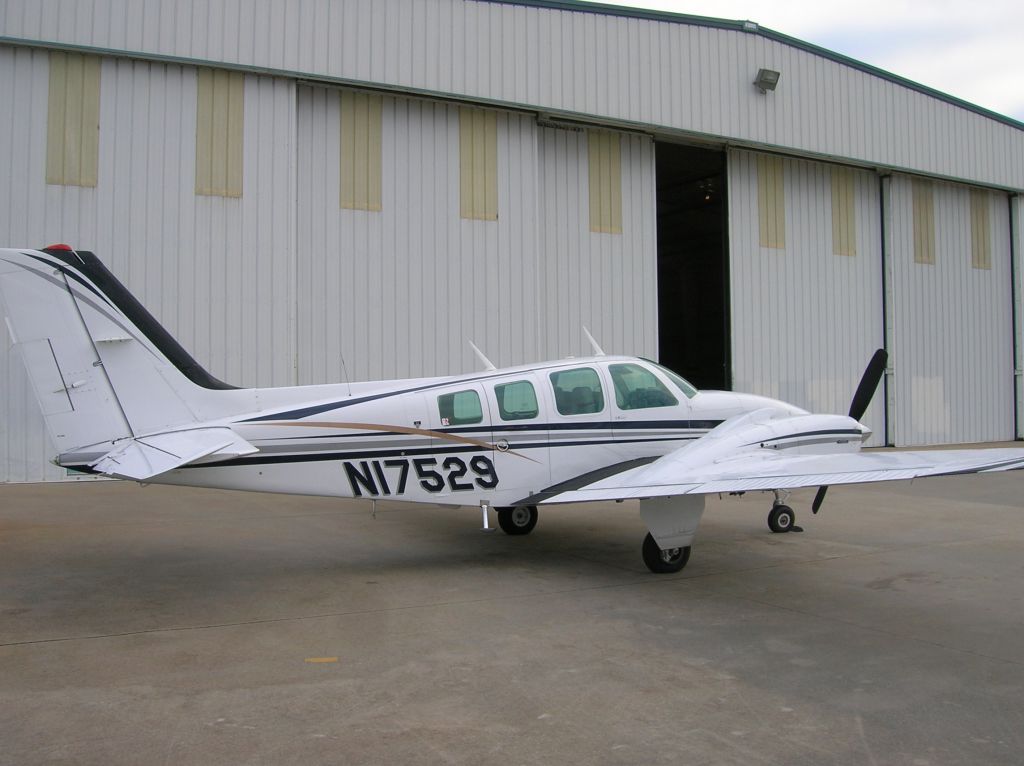 Beechcraft Baron (58) (N17529)