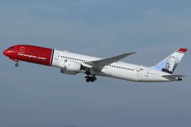 Boeing 787-9 Dreamliner (LN-LNV) - Takes off. It appears to be the first photo of this aircraft in this database. 