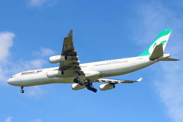 Airbus A340-300 (EP-MMT)