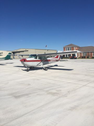 Cessna Skyhawk (N7334F) - Ramp at KDVK