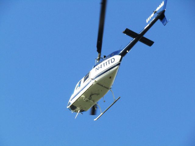 Bell JetRanger (N411TD) - Lifting off from Brackett Field