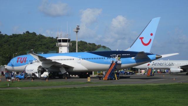 Boeing 787-9 Dreamliner (G-TUIJ)