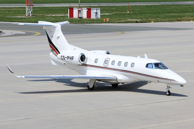 Embraer Phenom 300 (CS-PHF)