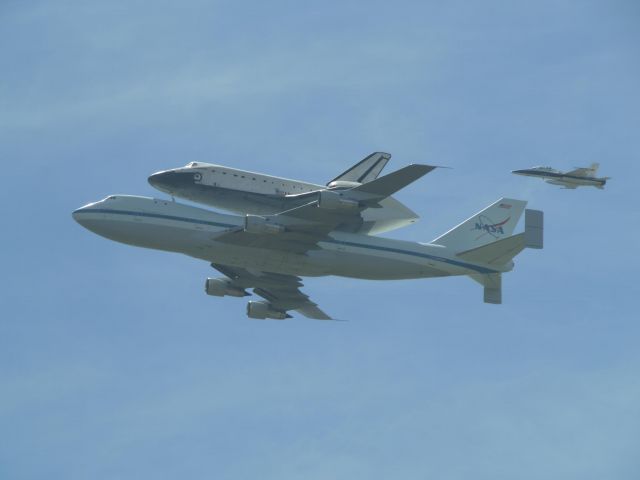 Boeing 747-200 (N905NA) - Space shuttle ENDEAVOR on its final flight enroute to the Samuel Oschin Pavilion at the California Science Center.