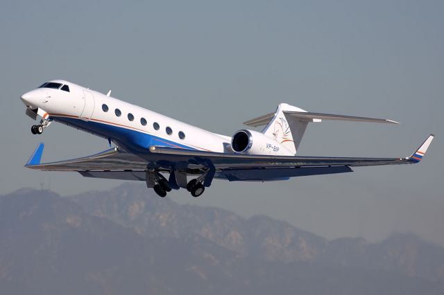 Gulfstream Aerospace Gulfstream V (VP-BIP) - This gorgeous 2006 Gulfstream G550 VP-BIP climbs out from RWY 25L enroute to Narita Int'l (RJAA).  [KLAX - 01-10-2009]