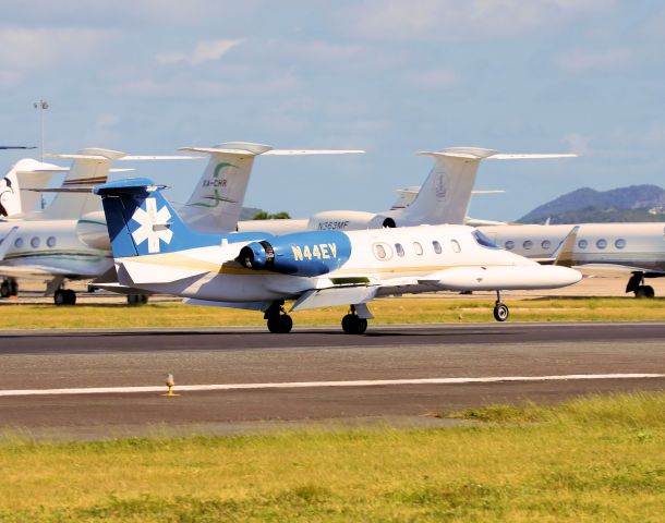 Learjet 35 (N44EV)
