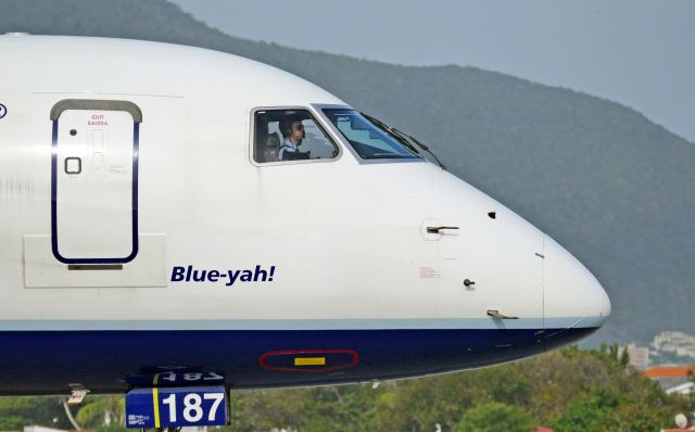 Embraer ERJ-190 (N187JB)