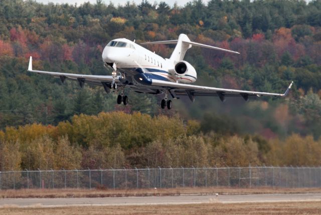 Bombardier Challenger 300 (N516FX)