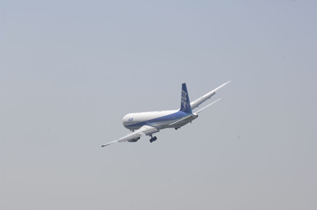 BOEING 767-300 (BON8968) - Final Approach to Haneda Intl Airport  R/W16L on 2010/5/1