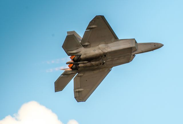 Lockheed F-22 Raptor —